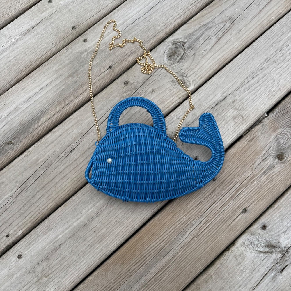Tommy Bahama Blue Wicker Whale Crossbody Bag Novelty Woven Purse Gold Chain